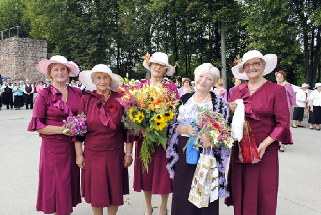 Inese Smilškalne – koncerta idejas autore – ar dažām no savas grupas «Vēlreiz» dalībniecēm. 
Autors: Ivars Bogdanovs
