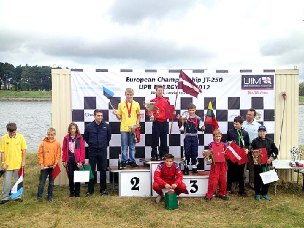 Maksimiliāns Tučkovs uz goda pjedestāla augstākā pakāpiena. 
Autors: no Didža Paegles albuma