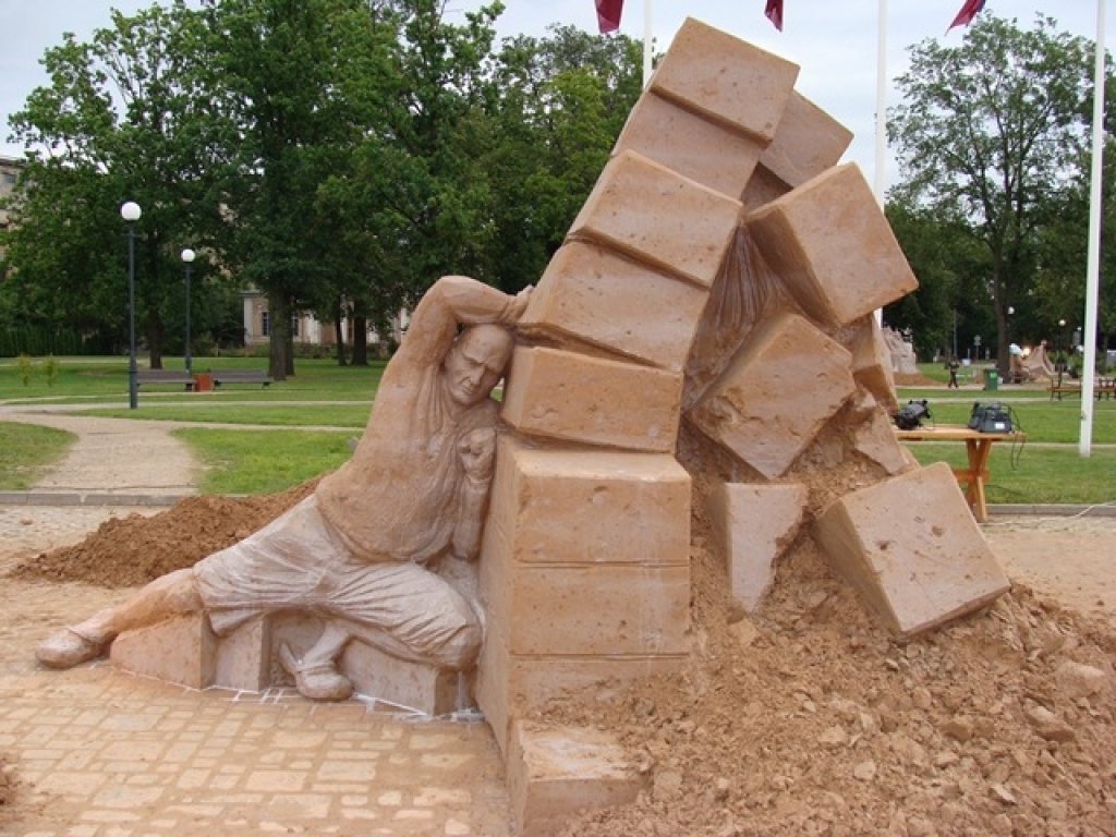 Viena no skulptūrām Uzvaras parkā Jelgavā.
Autors: Publicitātes foto.