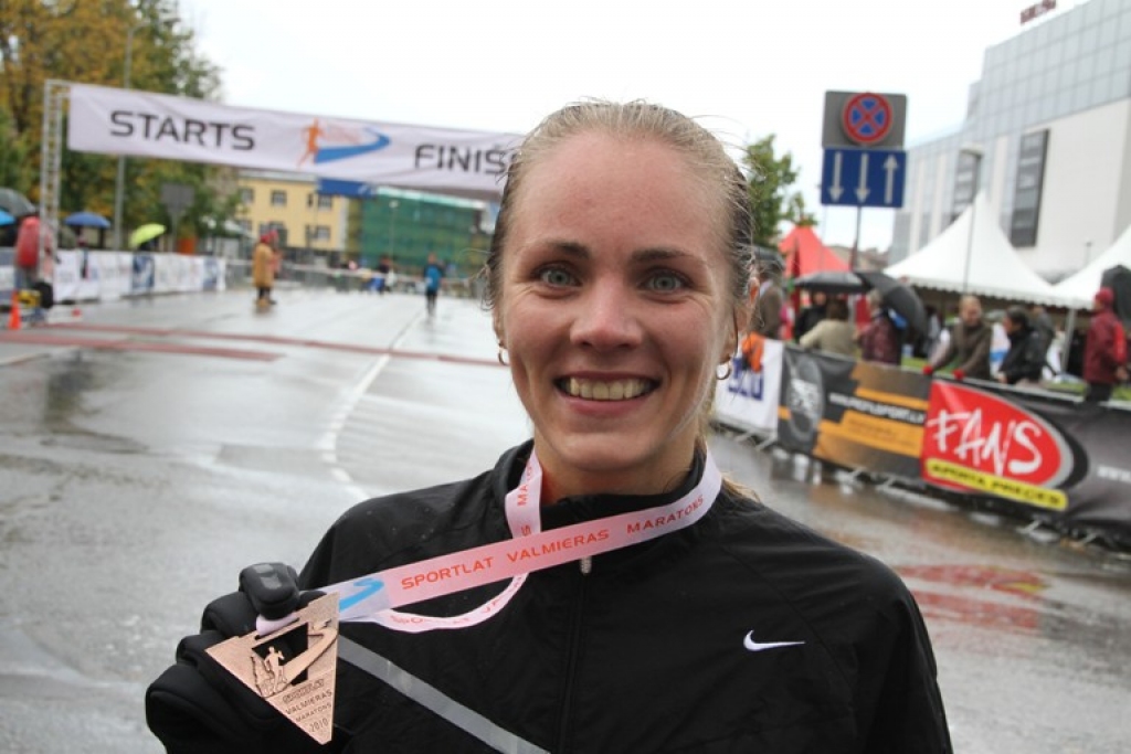 Bauskas novada komandā 10 000 metru distancē startēs Dace Lina, kura ir izpildījusi Londonas olimpiādes B normatīvu maratonā.
Autors: valmierasmaratons.lv