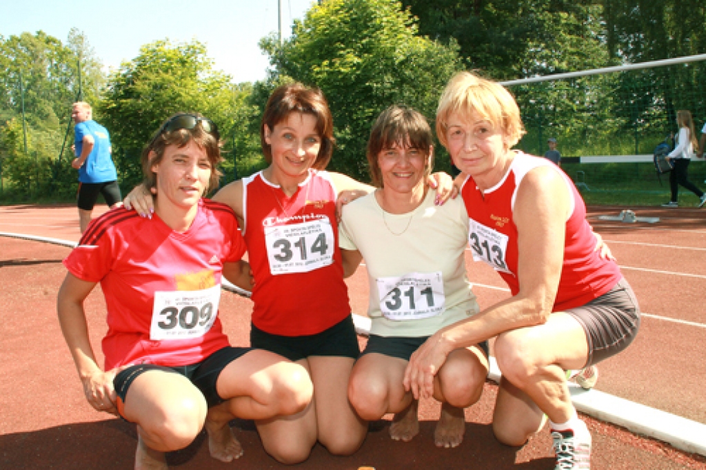 Bauskas un Rundāles novada 4x100 metru stafetes komanda – Evija Šveca (no kreisās), Solvita Rotberga, Inguna Naika un Vilija Akermane. 
Autors: Uldis Varnevičs