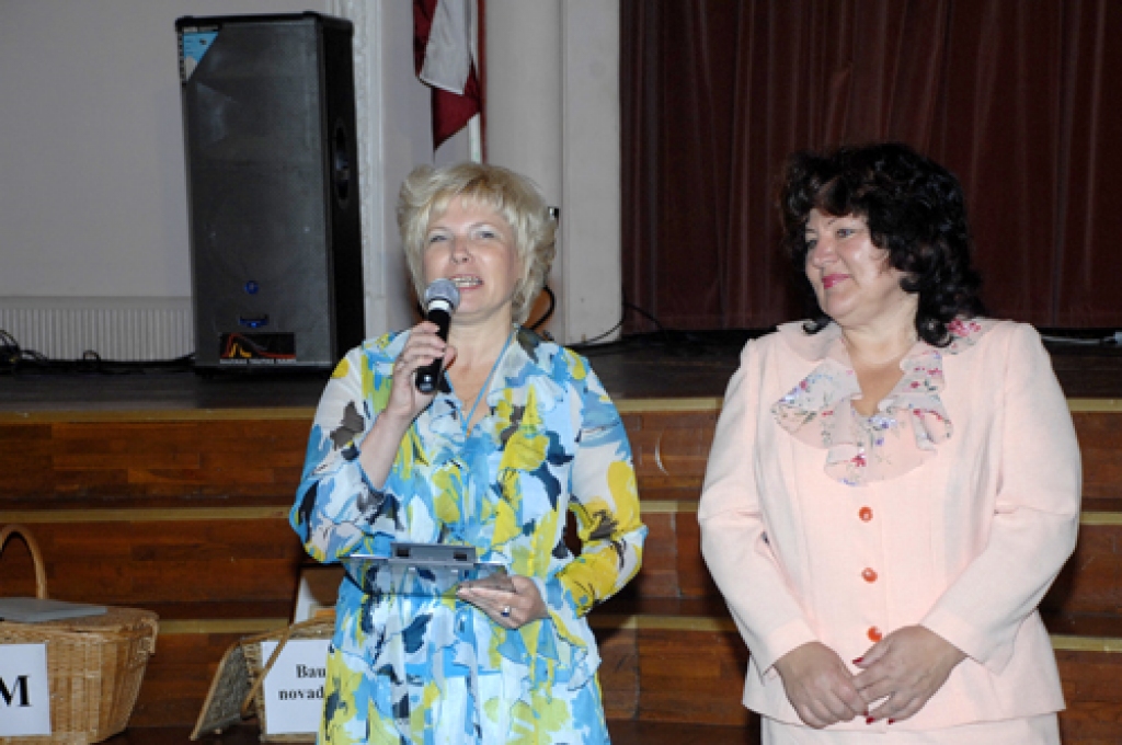 Bauskas novada pedagogi ikgadējā rudens konferencē 28. augustā pulcējās Bauskas kultūras centrā. Līdztekus dažādu apbalvojumu saņemšanai notika lietišķs aizvadītā gada izvērtējums un saruna par turpmāko darbu.
Autors: Ivars Bogdanovs