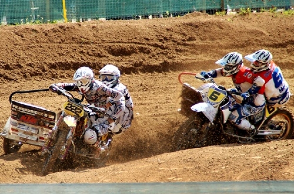 Ķeguma mototrasē «Zelta zirgs» noslēdzies pasaules čempionāta posms blakusvāģiem. Latvijas sacensību posmā blakusvāģiem 12. augustā pjedestāla pirmo trijnieku aizņēma ekipāžas, kurās kantētāji ir latvieši. Elvija Mucenieka un Māra Rupeika...
Autors: Uldis Varnevičs