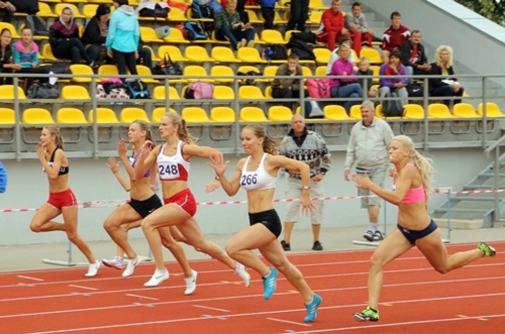 Spēcīgākie Latvijas vieglatlēti 11. augustā pulcējās Bauskā. Latvijas Vieglatlētikas savienības kausa izcīņas posms ritēja Londonas olimpisko spēļu noskaņā, taču sportisti domās bija jau nākamajās, 2016. gada Riodežaneiro olimpiskajās...
Autors: Uldis Varnevičs