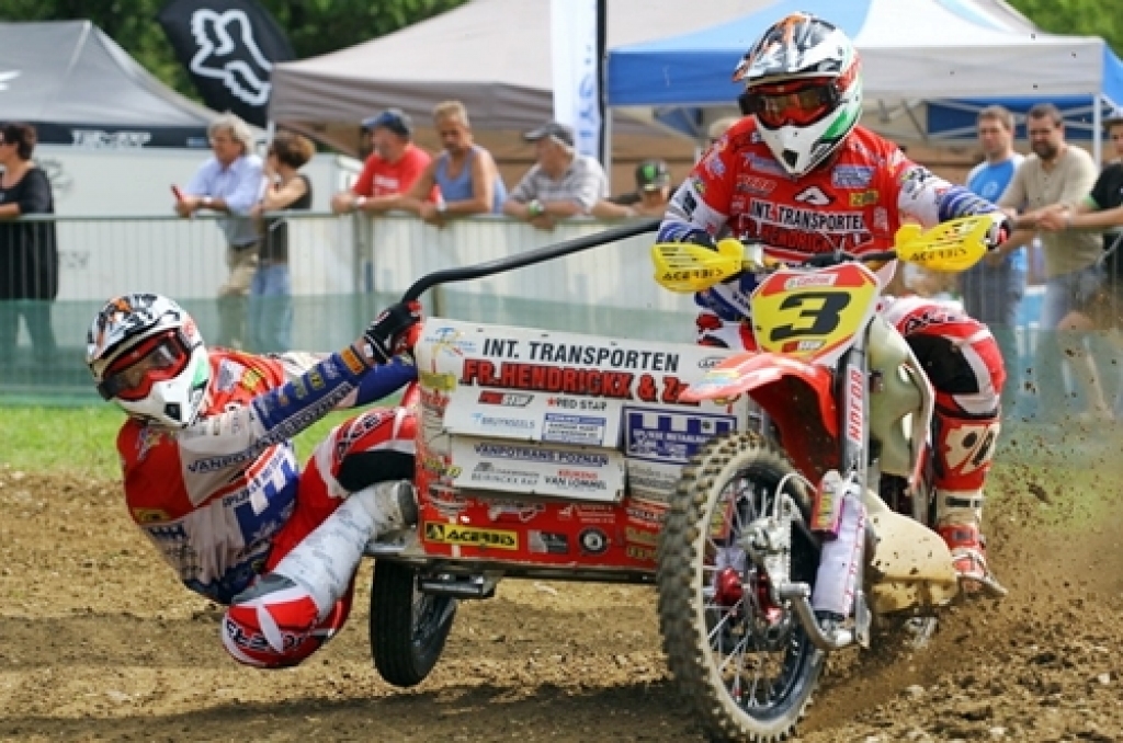 Elvijs Mucenieks (no kreisās) jaunajā ekipāžā Šveices trasē kopā ar Janu Hendriksu. 
Autors: No albuma.