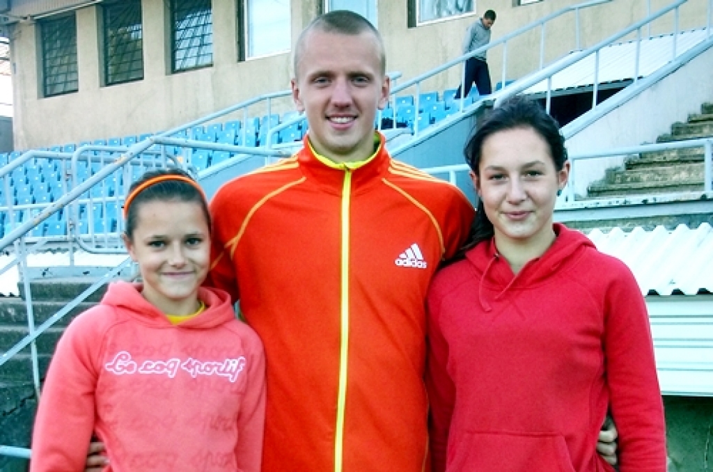 Pēdējā LVS kausa sacensību veiksminieki – Inese Tarvida (no kreisās), Jānis Baltušs un Linda Spundiņa. 
Autors: No albuma.