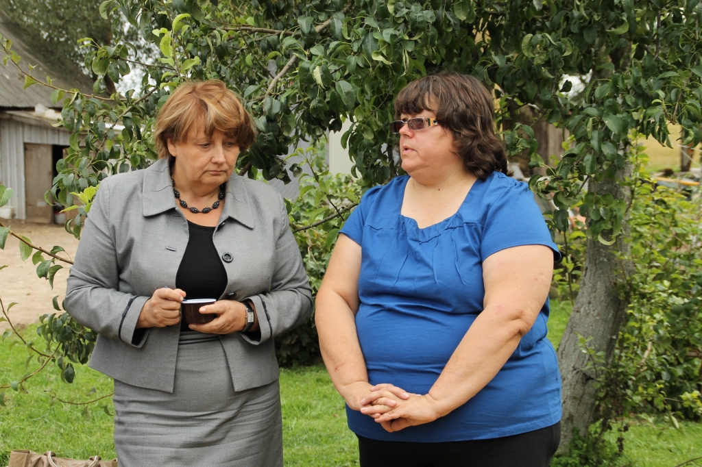 Inese Joja (no labās) sarunas laikā ar Zemkopības ministri Laimdotu Straujumu. 
Autors: Uldis Varnevičs