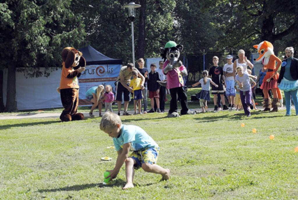 Stelpes pagasta 16. sporta svētkos bija padomāts par interesantām sacensībām un spēlēm bērniem. 
Autors: Māris Krūmiņš