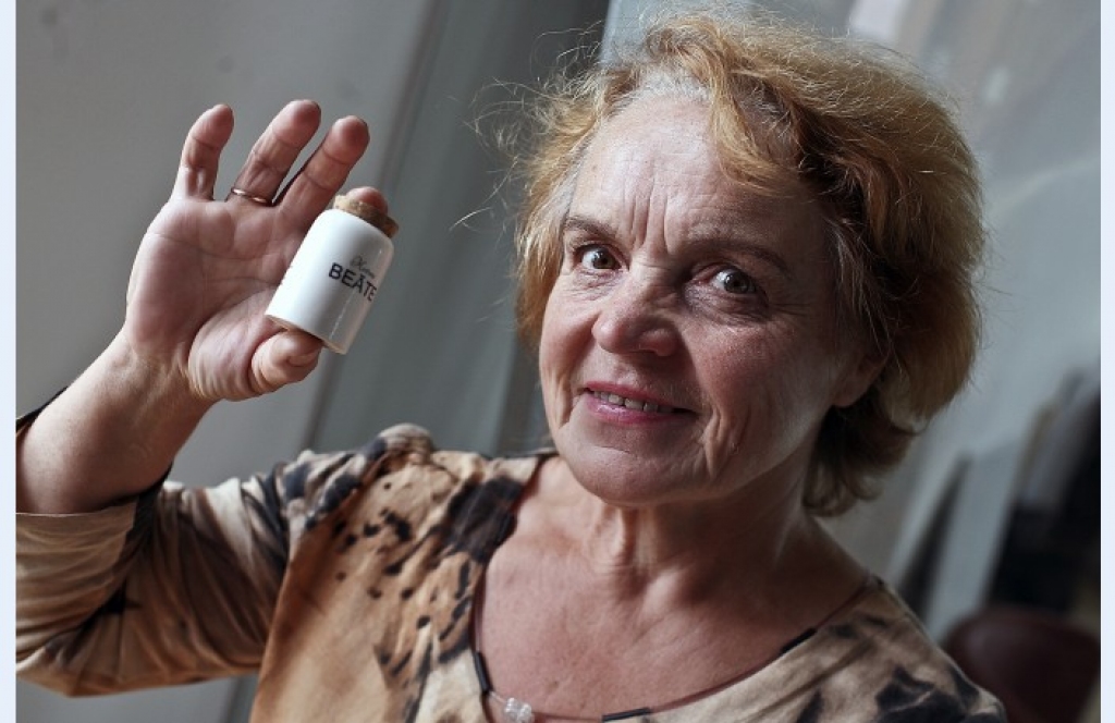 Vides veselības saimniecības Janavas dibinātāja Anta Kučere mēģina iekarot pircēju sirdis ar jaunu produktu - savā lauku sētā gatavotu ekskluzīvu sejas krēmu. 
Autors: diena.lv