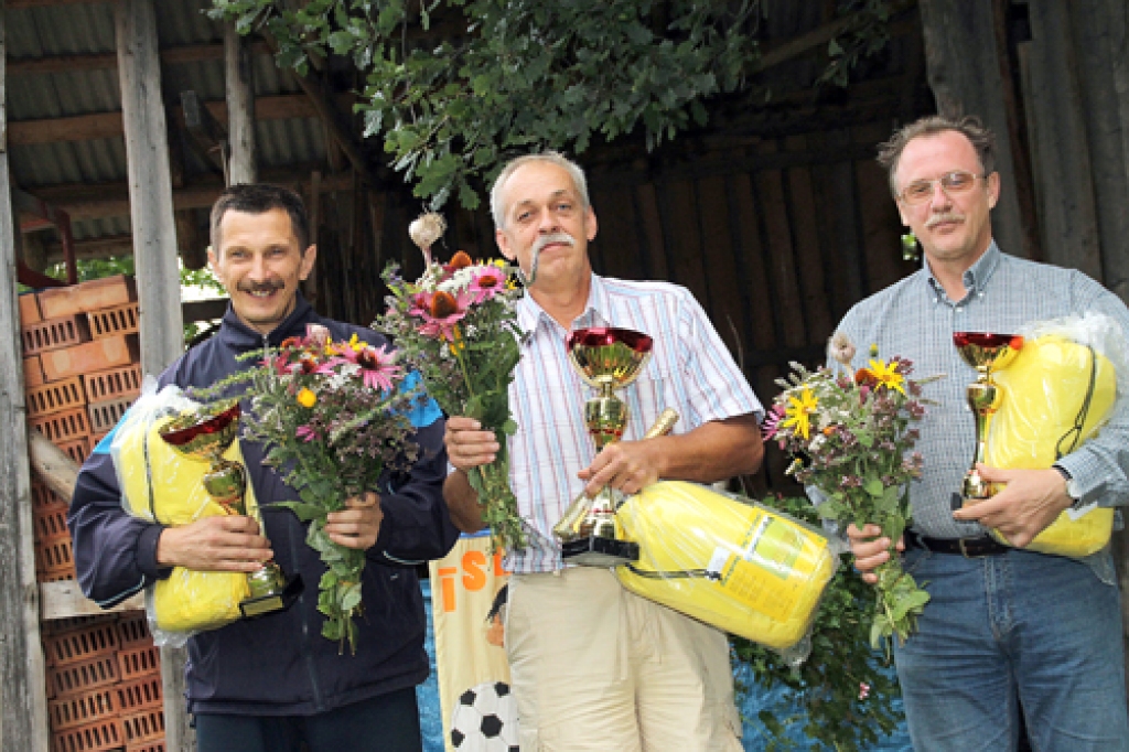 Labākie veterāni «Lielās balvas» izcīņas turnīrā – Aleksandrs Staļmačenoks (no kreisās), Jānis Vastlāvis un Uldis Kolužs.