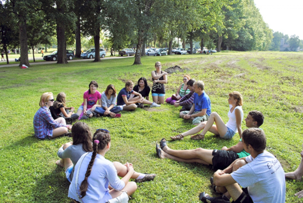 Radošo jauniešu festivāla «Connect 2012» ideju «vētru» Stelpē vadīja bārbelietis Renārs Manuilovs, biedrības «Jaunatne smaidam» vadītājs.