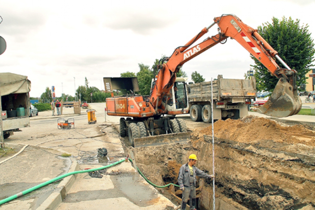 Iebrauktuve Bauskas autoostā no Slimnīcas ielas jau ir slēgta. 