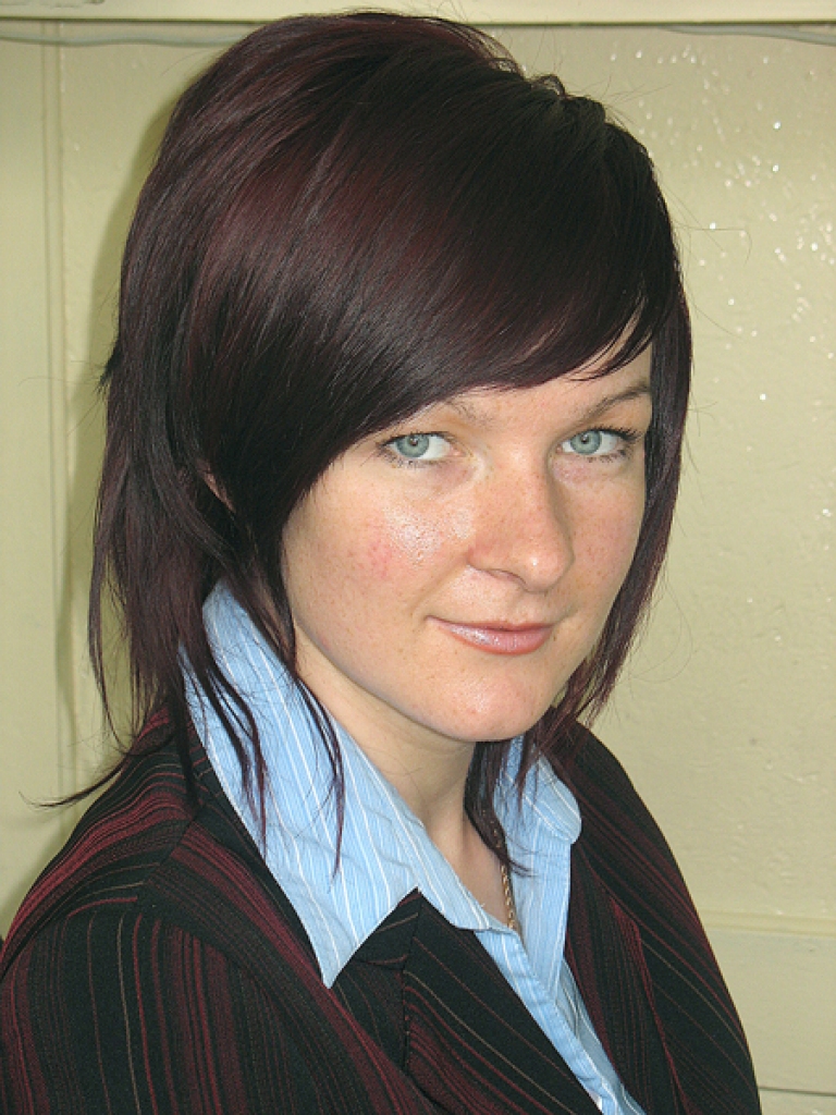 Vita Laveniece Griķu pamatskolas informātikas kabinetā šovasar ar datoru palīdzējusi iepazīties grupai Ceraukstes pagasta pensionāru. 