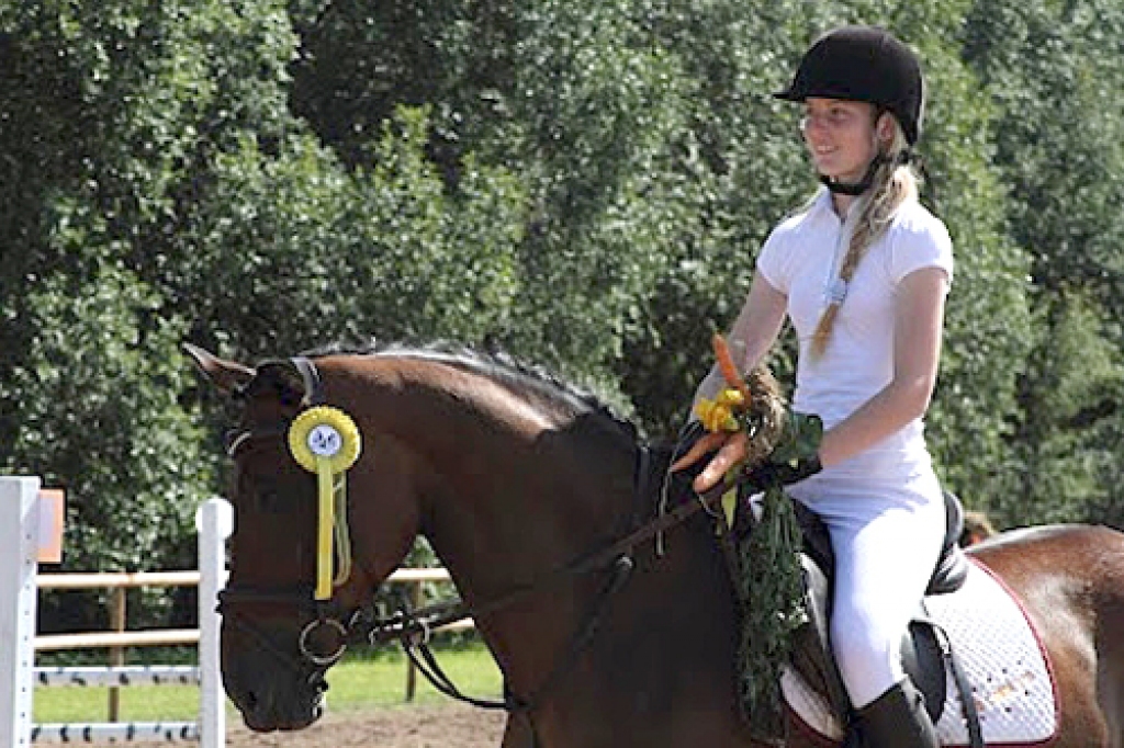 Marta Svalbone ar Princesi «Drostalu kausā».