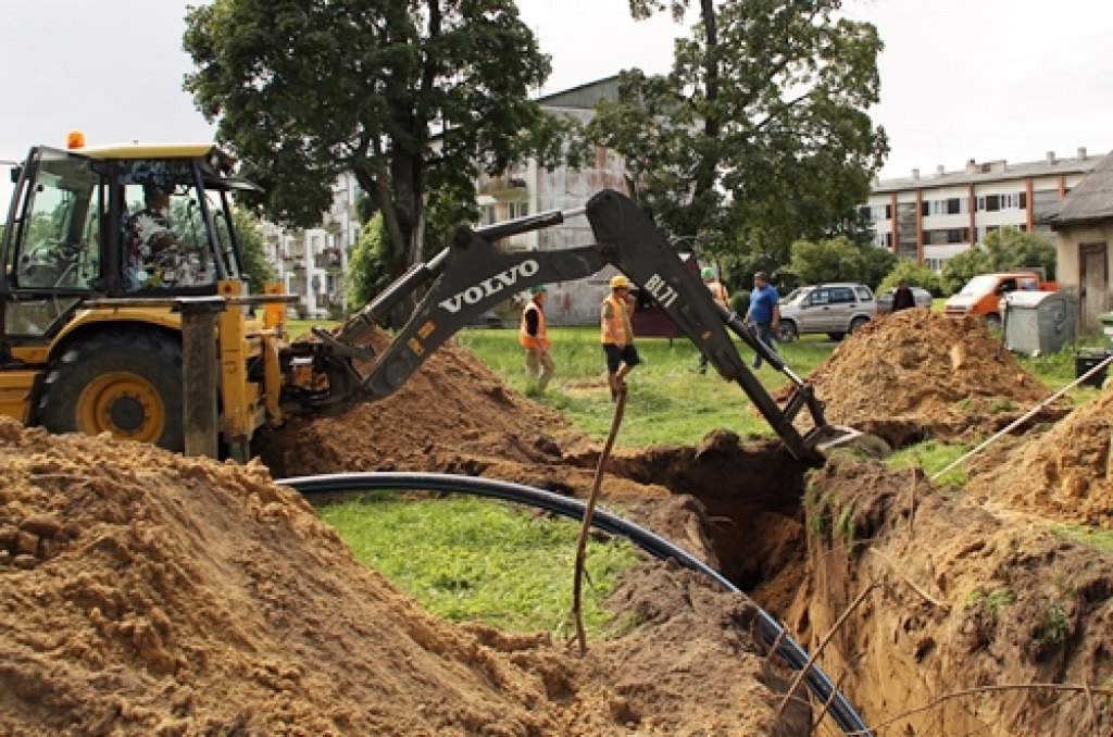 SIA «Build Up Develpoment» darbinieki būvdarbus cer pabeigt četros mēnešos. 
Autors: Uldis Varnevičs