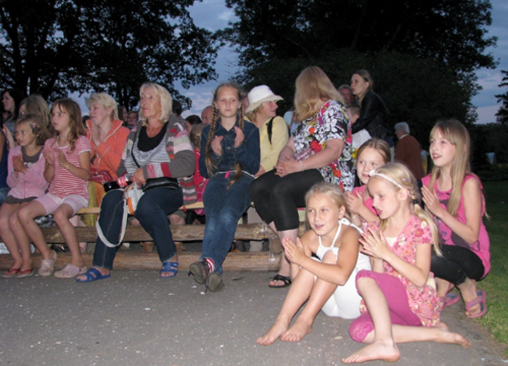 Kristapa Pujāta uzstāšanos uzmanīgi klausījās viņa visuzticamākie fani. 
Autors: Vilnis Auzāns