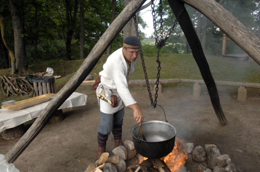 Viens no Eiropas kultūras mantojuma dienu pasākumiem 7. septembrī risinājās mūspusē – Bauskas un Rundāles novadā. Mežotnē notika diskusijas par aktualitātēm kultūras mantojuma saglabāšanā Zemgalē, tika apskatīts Rundāles novada...
Autors: Ivars Bogdanovs