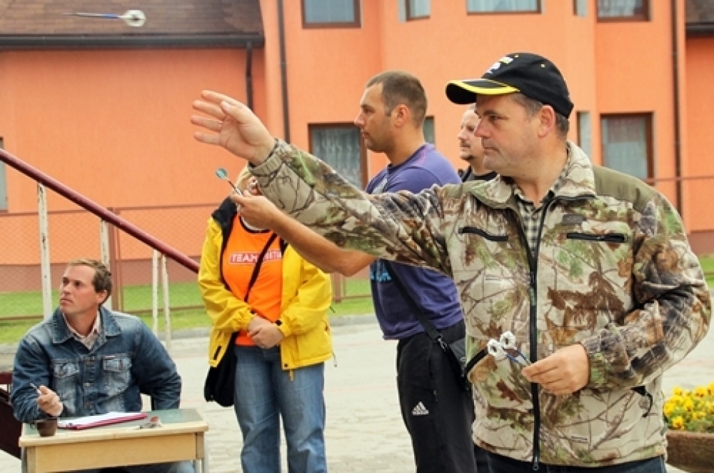 Bauskas novada sporta spēles notika sestdien, 1. septembrī, no pusdienlaika līdz vēlam vakaram – lietus vēsumā, saules siltumā un vakara mijkrēslī. Veiksmīgākie bija viesi – pirmo vietu izcīnīja Rundāles novada komanda. Bauskas novada...
Autors: Uldis Varnevičs