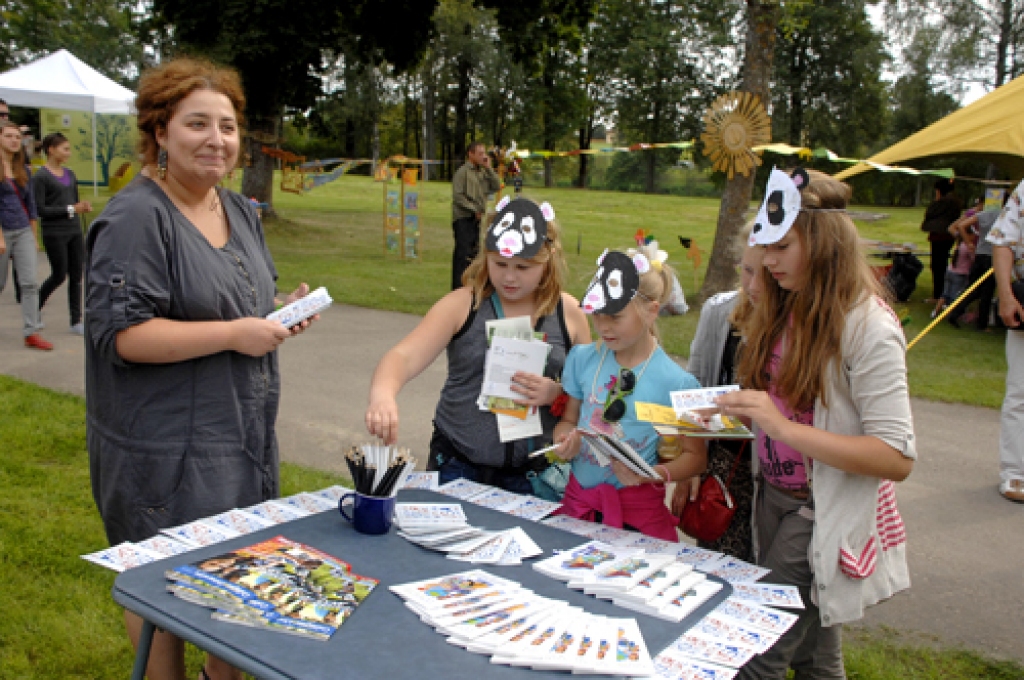 Bauskas bērnu un jauniešu centra (BJC) un jauniešu apvienības «Jums» organizētais pasākums «Mēs 2012» 31. augustā Bauskas pilskalnā pulcēja daudzus desmitus dalībnieku. Sanākušajiem bija iespēja vadīt laiku izklaidēs un iegūt informāciju...
Autors: Ivars Bogdanovs