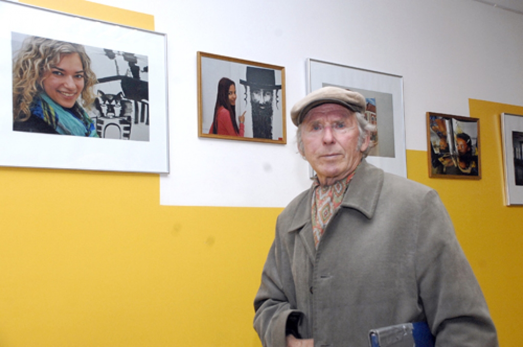 Laimonis Šulcs savā personālizstādē Bauskas pilsētas pamatskolā.
Autors: Ivars Bogdanovs