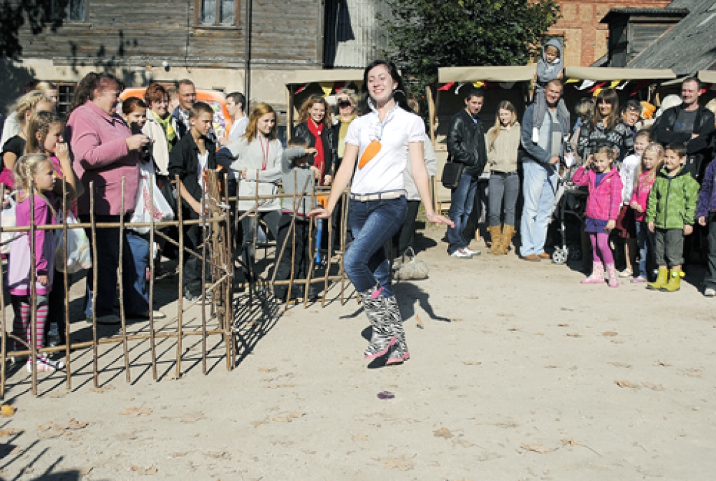 Pagājušajā rudenī biedrība «Bauskas vecpilsēta» kopā ar Bauskas kultūras centru rīkoja pirmos Pagalmu svētkus vecpilsētā. Tie bija kupli apmeklēti.
Autors: no «Bauskas Dzīves» arhīva