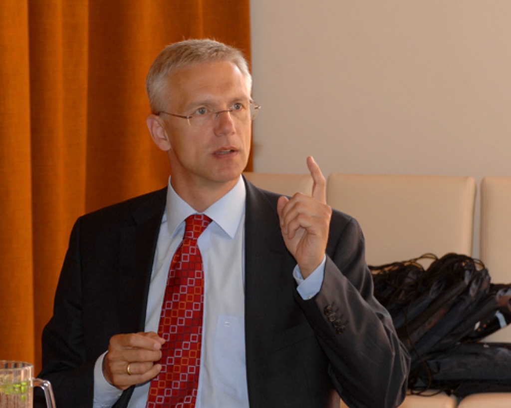 Eiropas Parlamenta  deputāts Krišjānis Kariņš šovasar Bauskas viesnīcā, tiekoties ar konkursa «Eiropas Parlamenta eksperts» finālistiem.
Autors: Ivars Bogdanovs