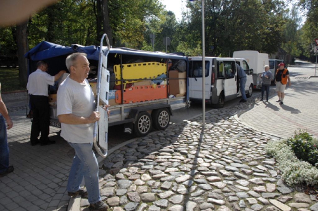 Larss Oke Jūhansons nes nestuves, kuras savā darbā varētu izmantot glābēji.
Autors: Ivars Bogdanovs