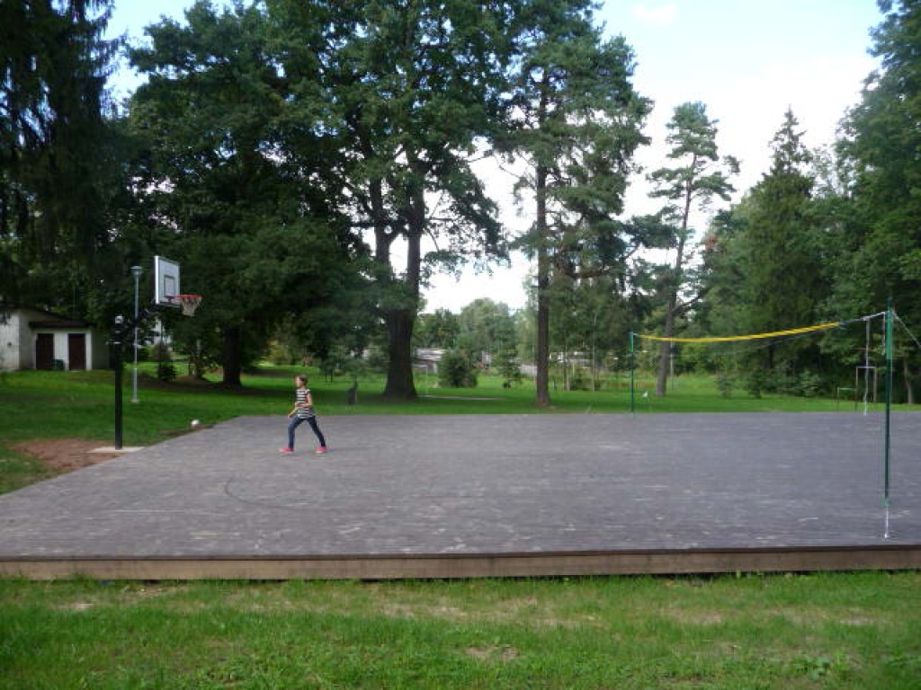 Atjaunoto Ērgļu estrādi tagad var izmantot dažādām sportiskām aktivitātēm. 
Autors: No albuma.