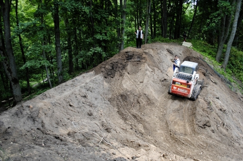 Mežotnes pilskalna valni rekonstruē firma 