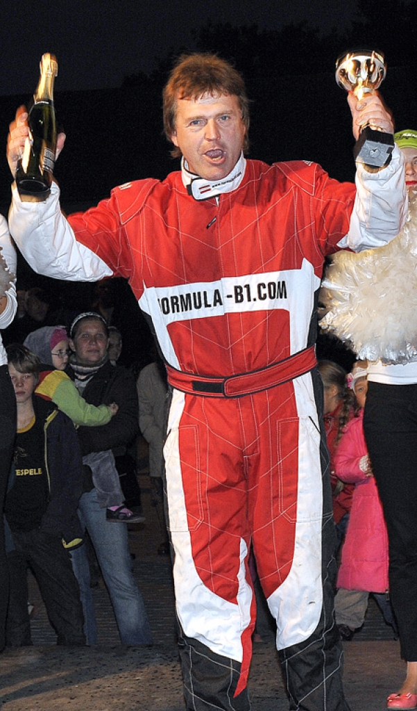 Lotārs Millers uzvarēja FR-1000 ātrumlaivu klasē. 