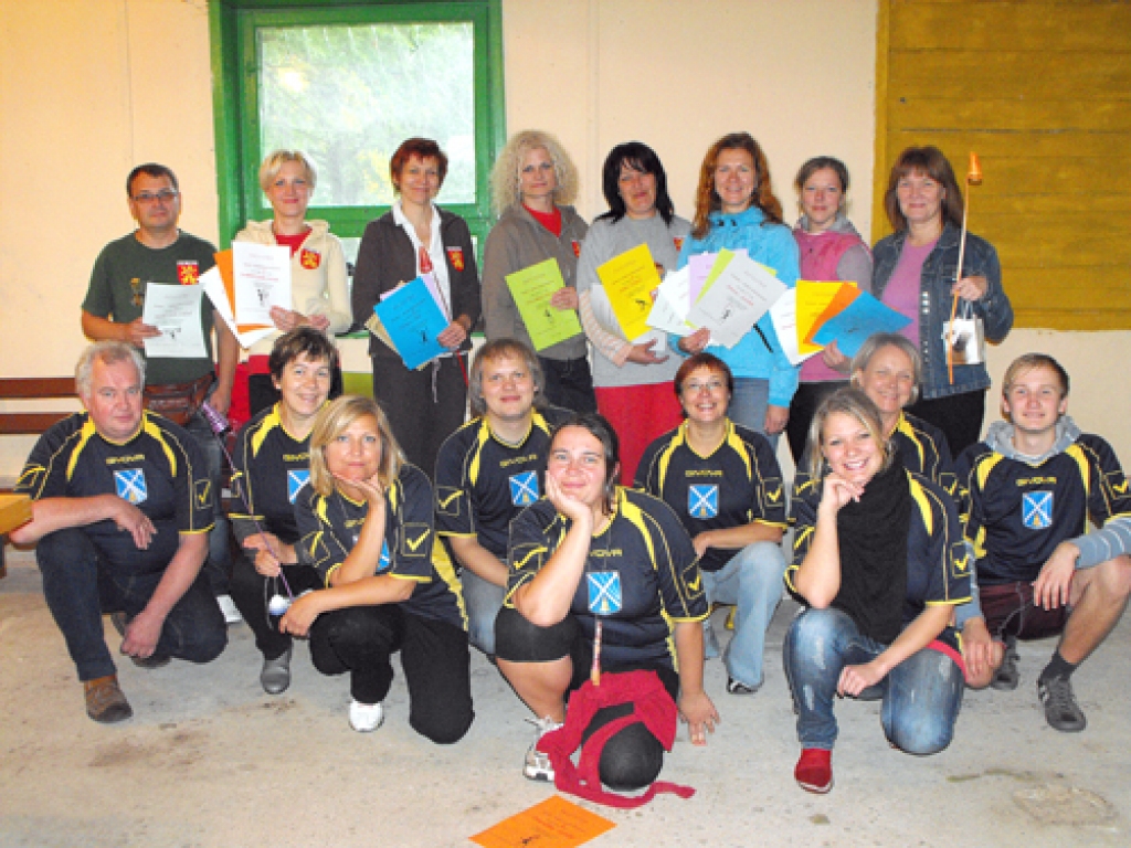 Pirmās lauku mūzikas skolu sporta dienas dalībnieki «Labirintos». 