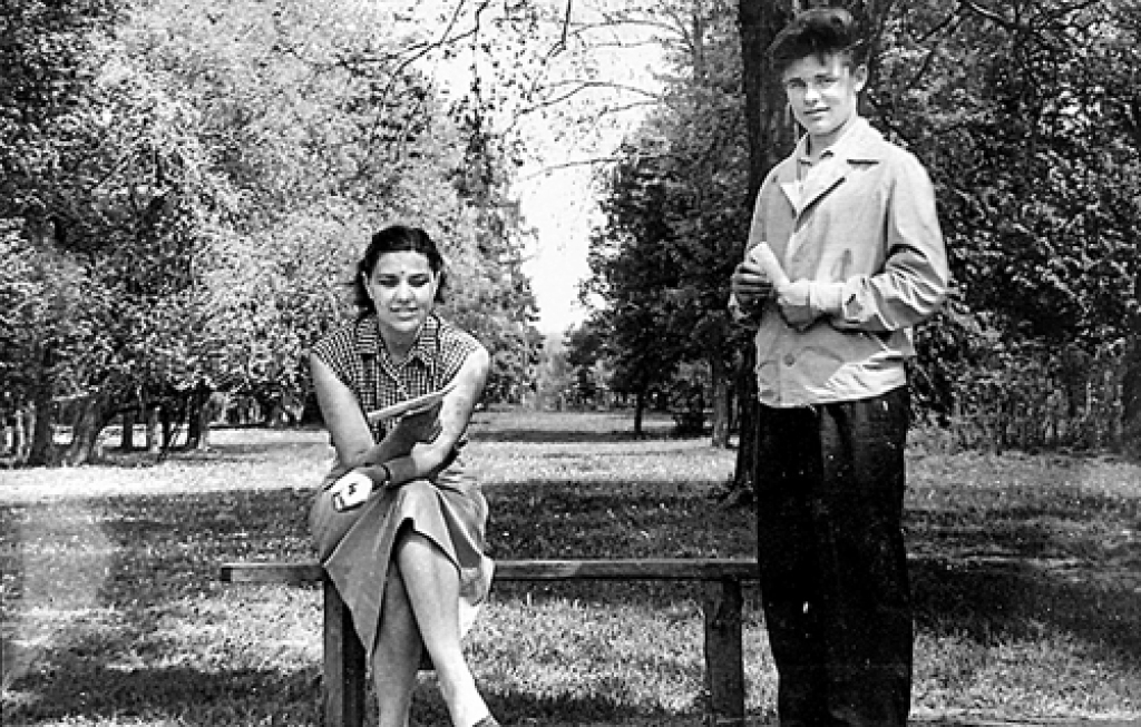 Jubilāre ar sliņķi, kas atbild pēc stundām. 1958. gada maijā Bebrenē. 