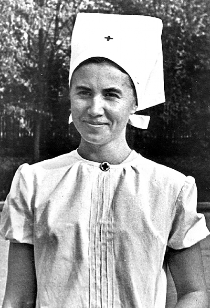 Dainuvīte Aira Bergmane, Bauskas slimnīcas medicīnas māsa pagājušā gadsimta 70. gadu sākumā. 