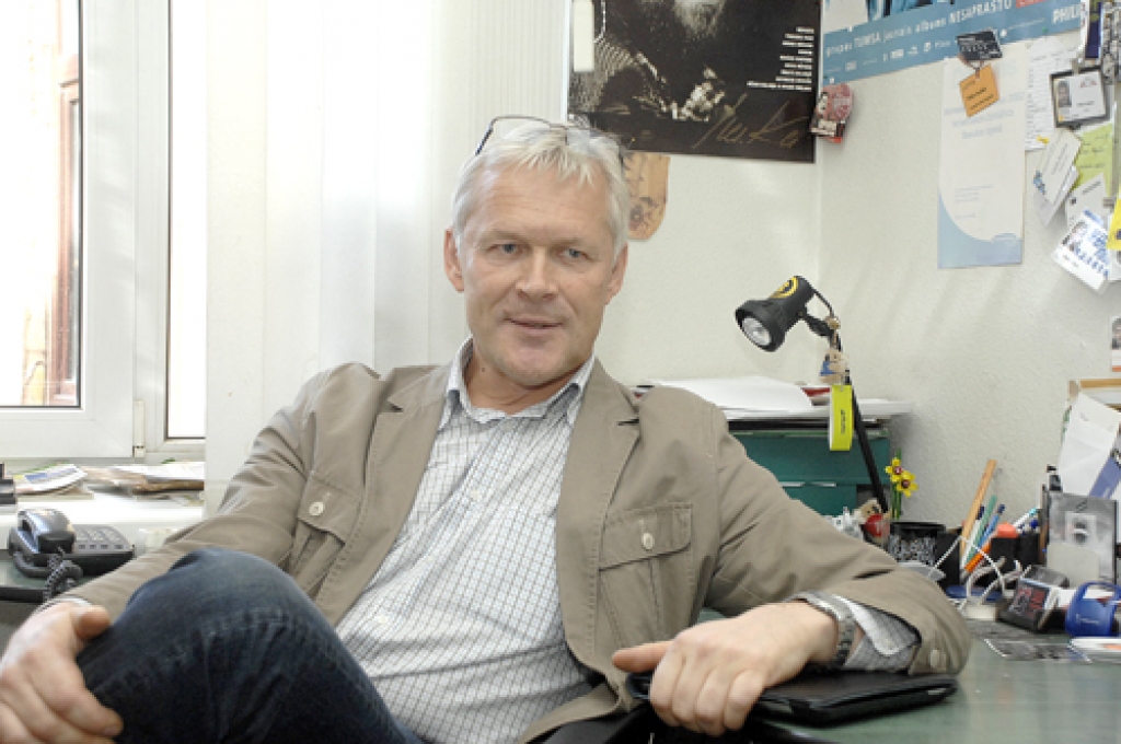 Arnis Indriks pat pēc pieredzes privātajā biznesā darbu avīzē atzīst par aizraujošāko. 