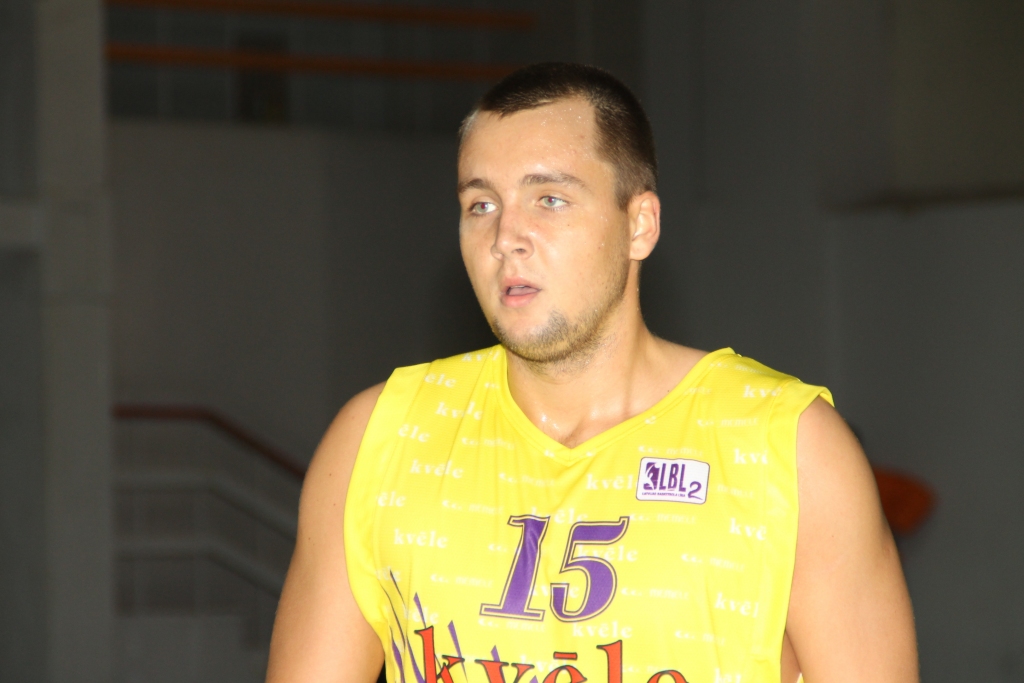 Armands Seņkāns pagājušajā nedēļā bija viens no vērtīgākajiem ««Kvēles»/sporta centra «Mēmele»» spēlētājiem. 
Autors: Uldis Varnevičs