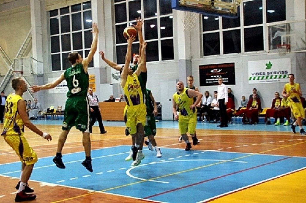 25. oktobrī Latvijas basketbola līgas 2. divīzijas spēlē ««Kvēle»/SC «Mēmele»» sporta namā «Mēmele» uzņēma «Valmieras BSS» komandu. Spēles sākums viesiem bija veiksmīgs, bet otrajā ceturtdaļā baušķenieki izvirzījās vadībā. Pēc puslaika...
Autors: Uldis Varnevičs