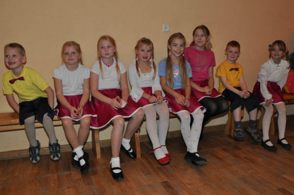 Kurmenes tautas namā 27. oktobrī izskanēja Vecumnieku novada tautas amatiermākslas kolektīvu sezonas atklāšanas koncerts. Šī sarīkojuma brīži – fotogrāfijās.
Vecumnieku novadā ir astoņi tautas deju kolektīvi, septiņi amatierteātri, trīs...