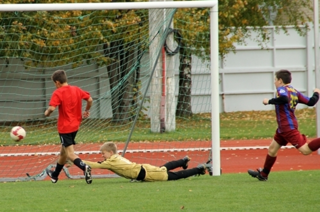 Zemgales reģiona jaunatnes futbola čempionāta 2012. gada sezonas U13 vecuma grupas spēlē pret «JFC Jelgava», kas notika 7. oktobrī Bauskas novada sporta bāzē, «Bauskas BJSS» guva uzvaru ar 8:1. 

Artura Kupčiuna trenētajiem baušķeniekiem...
Autors: Uldis Varnevičs