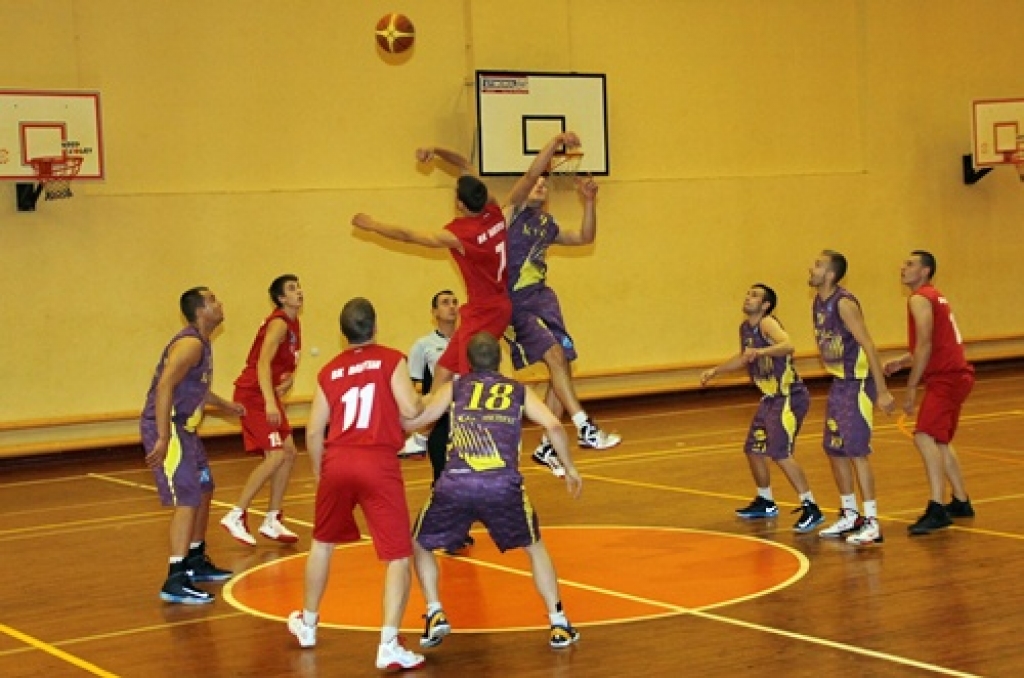 Šonedēļ, 4. oktobrī, komanda ««Kvēle»/sporta centrs «Mēmele»» aizvadīs Latvijas Basketbola līgas otrās divīzijas (LBL2) pirmo spēli pret «Vidzemes augstskolas» basketbolistiem. Bet pagājušajā nedēļā, 28. septembrī, lai pārbaudītu komandas...
Autors: Uldis Varnevičs