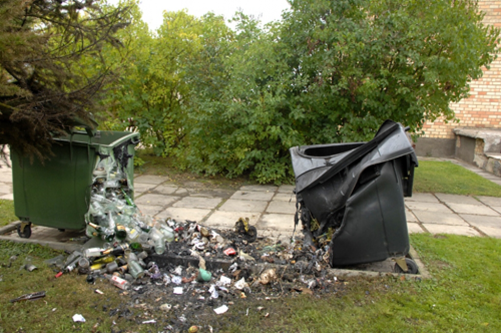 15. septembra pievakarē tika aizdedzināts Mūzikas skolas sētas pusē novietotais plastmasas konteiners.
Autors: no «Bauskas Dzīves» arhīva