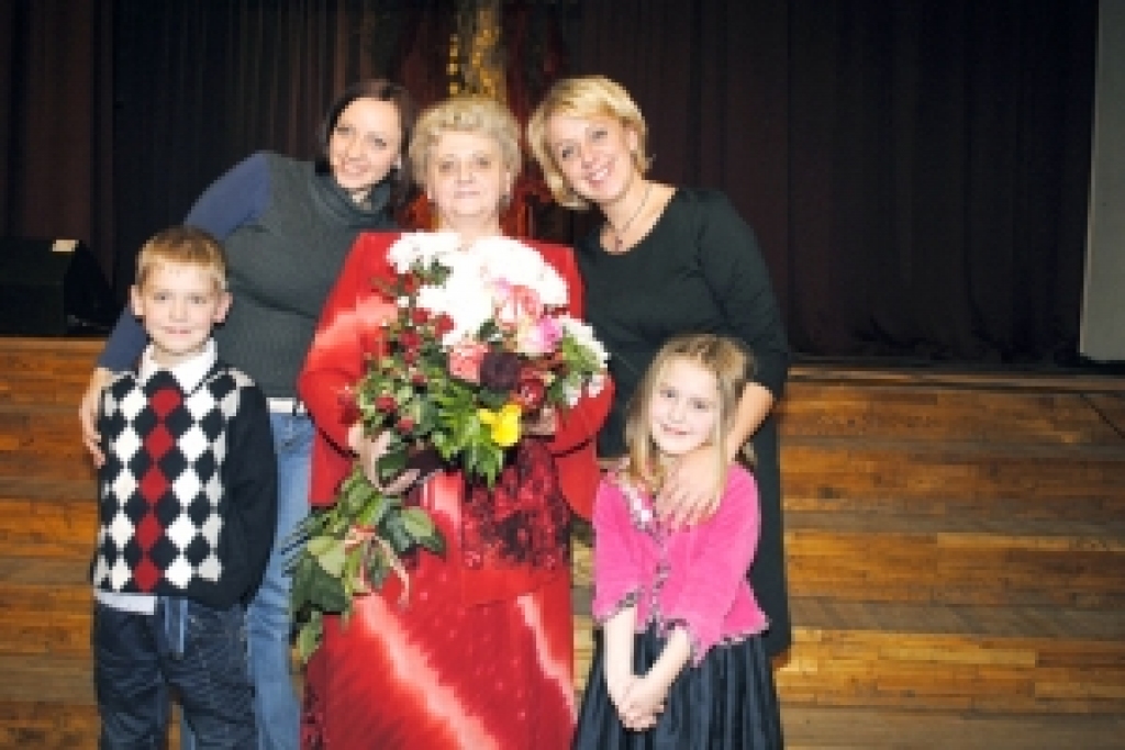  Nominācija «Vecumnieku novada Gada cilvēks» pērn tika piešķirta pirmo reizi, to ieguva Vecumnieku vidusskolas fizikas skolotāja Aldona Alenčika.
Autors: No «Bauskas Dzīves» arhīva.