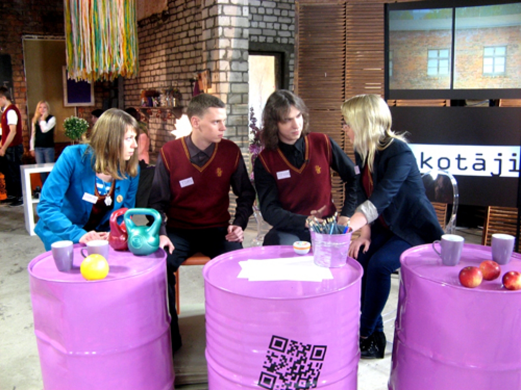 Bauskas «sekotāji» LTV studijā spēles ieraksta laikā.
Autors: no skolas arhīva.