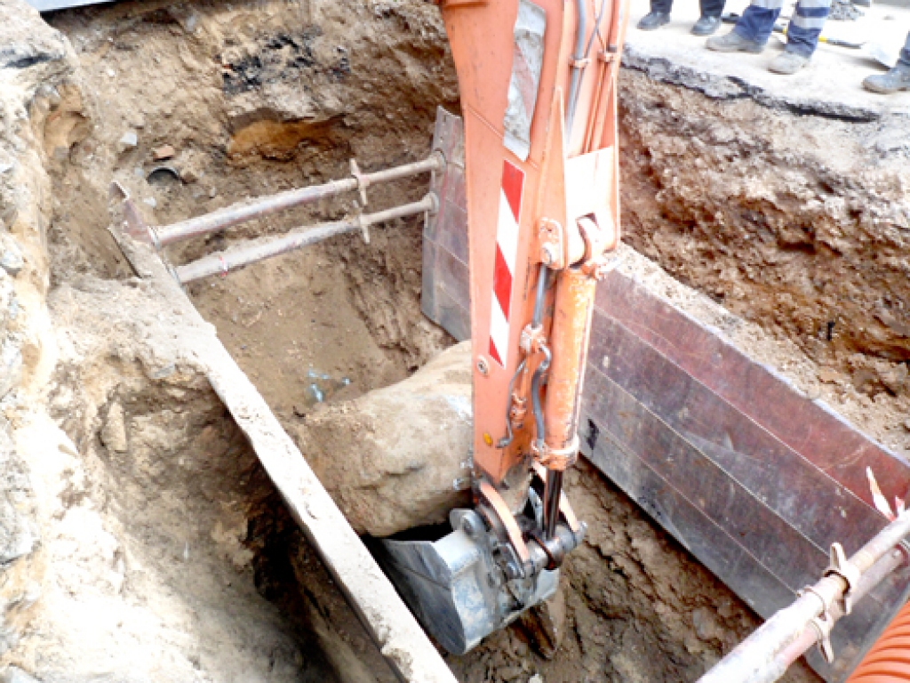 Būvdarbu vietās bieži atklājas lieli akmeņi, kas kavē rakšanu.
Autors: no Imanta Dolgina albuma.