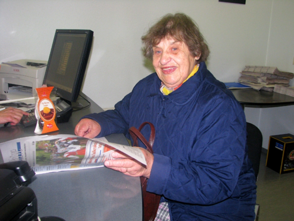 Baušķeniece Valija Krieviņa ir pirmā, kas laikrakstu pasūtināja nākamajam gadam. 
Autors: Vilnis Auzāns