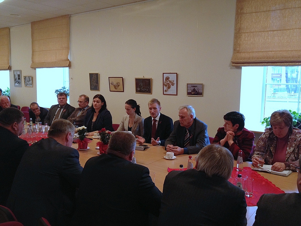 Trešdien, 14. novembrī, 19 Zemgales novadu vadītāji Iecavā ar vides aizsardzības un reģionālās attīstības ministru Edmundu Sprūdžu apsprieduši aktuālus jautājumus.
Autors: VRAM