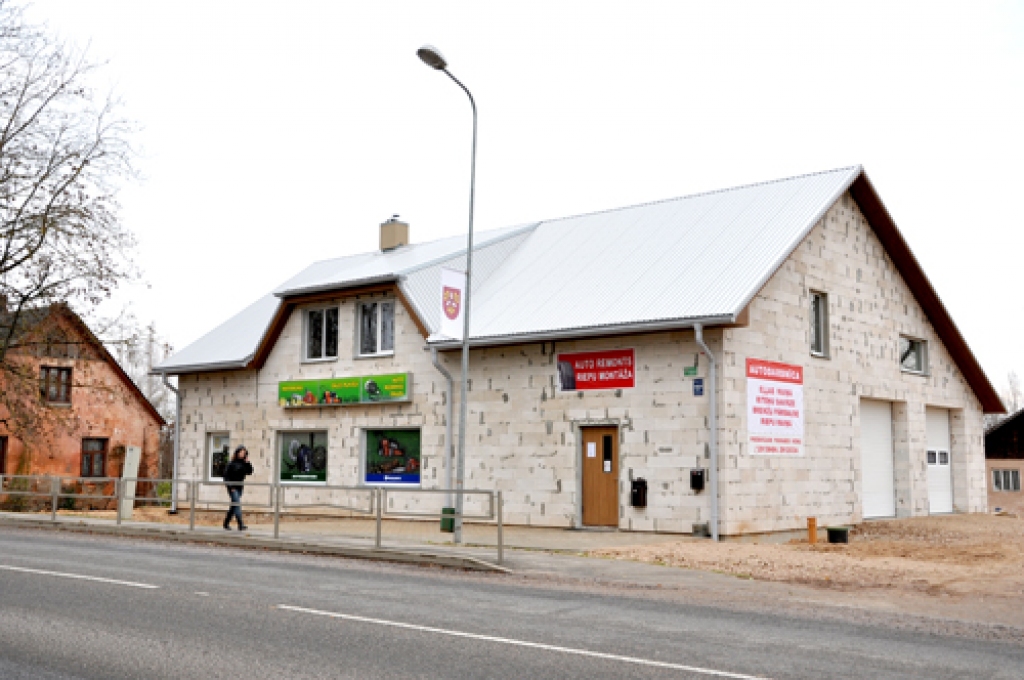 SIA «DM Tehnika» veikals un darbnīca atrodas Vecumniekos, labi  pamanāmā vietā autoceļa Rīga - Skaistkalne malā.  
Autors: Žanna Zālīte