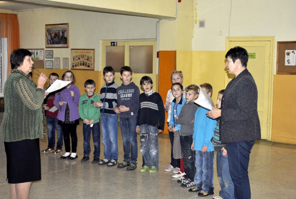 Mārtiņdienas uzveduma mēģinājumā piedalās Misas vidusskolas 3. un 4. klases audzēkņi, skolotājas Skaidrīte Liniņa un Agrita Ivanovska.
Autors: Māris Krūmiņš