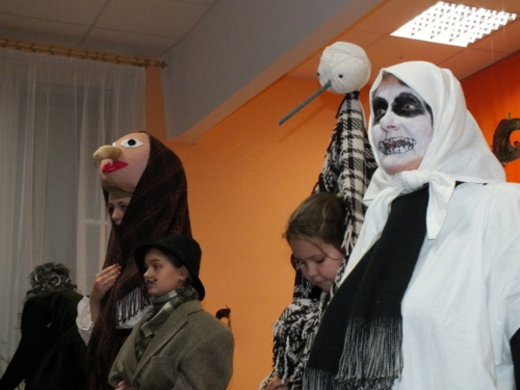 Kopā ar ģimeni, audzinātājām un folkloras kopu «Vecsaule» Bauskas bērnudārza «Pasaulīte» vecākā grupiņa «Zīļuki» piektdienas, 9. novembra, vakarā devās Mārtiņdienas ķekatās.  Kā jau šajos svētkos pienākas, tad vakara gaitā viens no...
Autors: Kristaps Ābelnieks