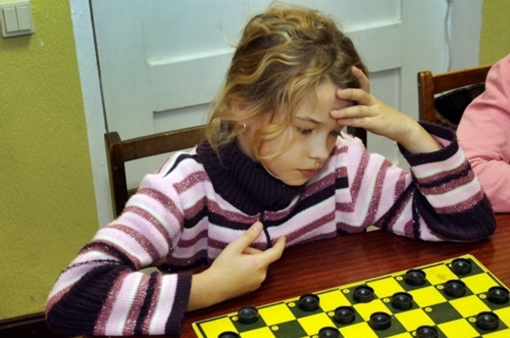 Kupls skaits skolēnu pulcējās uz Bauskas novada olimpiādes sacensībām simtlauciņu dambretē, kas notika 7. novembrī Bauskas novada Bērnu un jaunatnes sporta skolas telpās.
Autors: Uldis Varnevičs