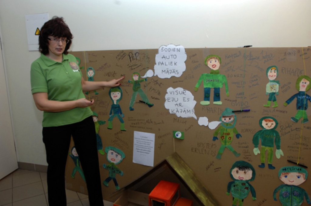 Iecavas novada ekoskolās – Dzimtmisas pamatskolā un pirmsskolas izglītības iestādē «Dartija» – trešdien, 7. novembrī, ritēja daudzveidīgi Pasaules rīcības jeb Zaļās dienas sarīkojumi. Par tiem vēsta šī fotogalerija.
Autors: Ivars Bogdanovs